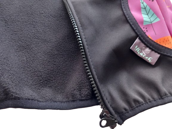 Vnitřní vrstva: flís z rubu - detail u softshellové bundy