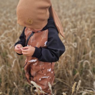 Lesní zvěř na karamelové 🤎 TOP vzor, který u nás najdete napříč sortimentem 🤲 Softshellová kombinéza v rostoucí verzi -...